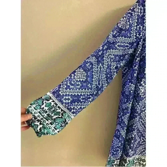 Lovers+ FRIENDS Gracie Shift Dress with Cutout Sleeves. Medium - Picture 4 of 9